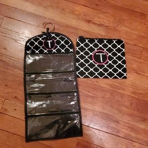 Hanging travel organizer, initial T